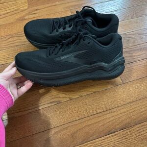 Black brooks Ghost Max 2 women’s 10